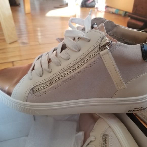 Rose gold+ivory wedge sneaker w zipper detail - Picture 3 of 5